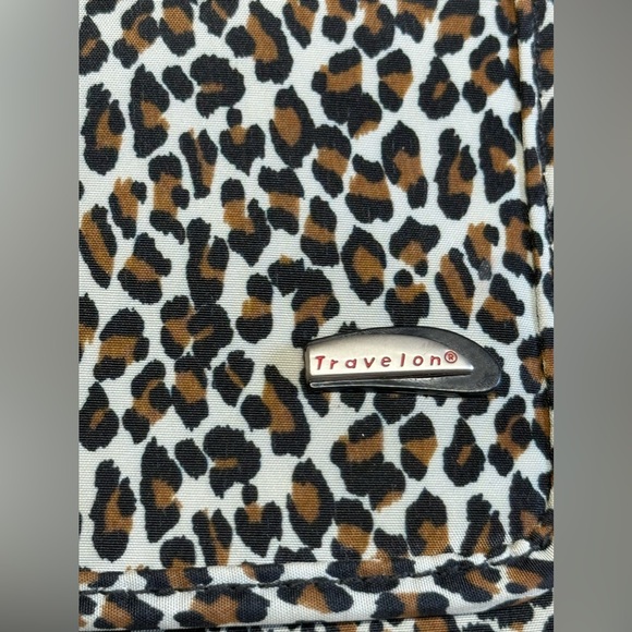 NWOT Travelon Purse Womens Leopard Print Expandable Compact Crossbody Bag - Picture 4 of 9